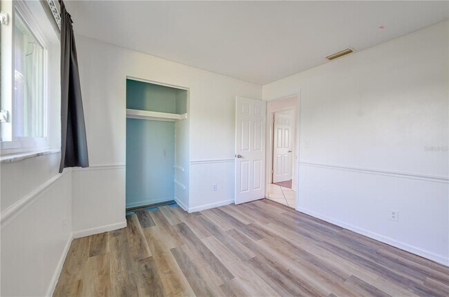 Building Photo - 1310 NE 4th Ter