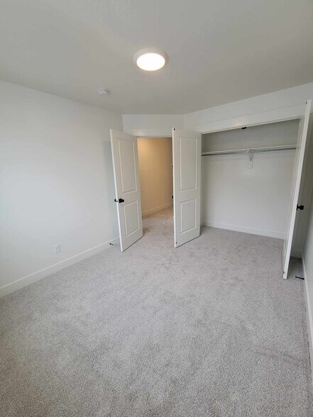 Building Photo - 1752 N Festive Way