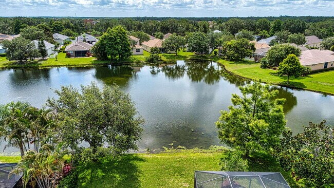 Building Photo - Luxurious Lakefront Living: Spacious 4-Bedroom Home with Pool and Guest Suite in Lakewood Ranch