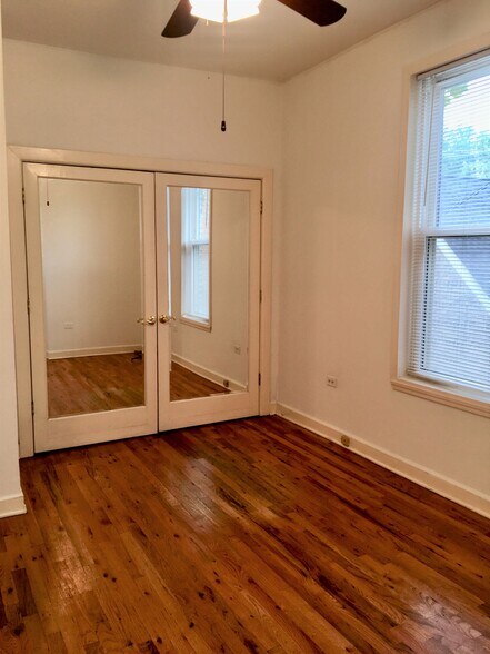 Building Photo - 1428 N Greenview Ave