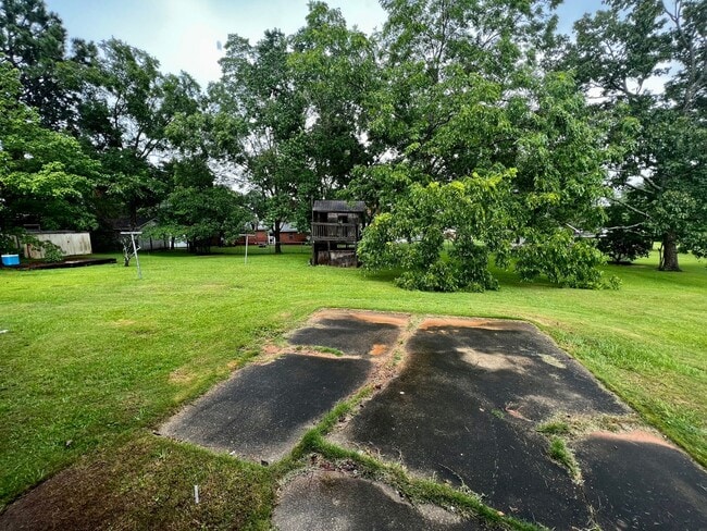 Building Photo - 107 Woodland Cir