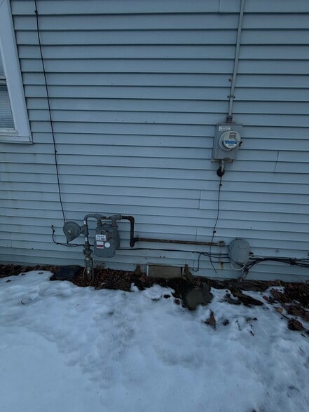 Building Photo - 1048 N Jefferson St