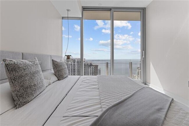 Building Photo - 300 Biscayne Blvd Way