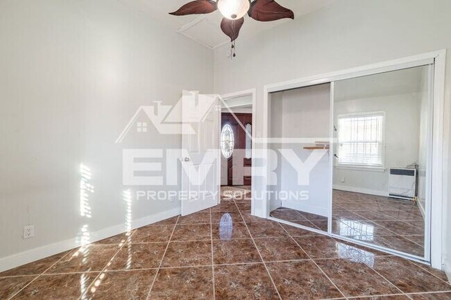Building Photo - Beautiful 2 Bed 1 Bath House in Lynwood CA 90262