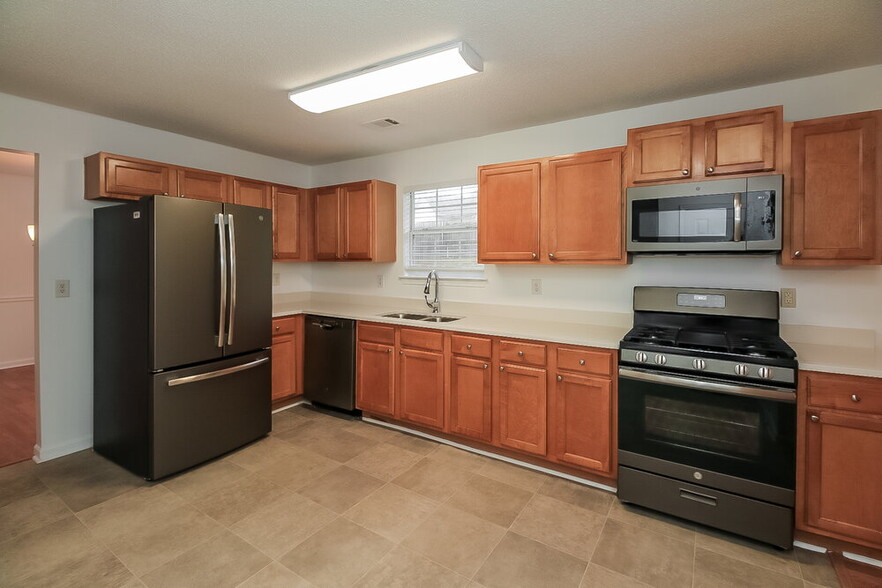 Building Photo - 3442 Creekview Dr