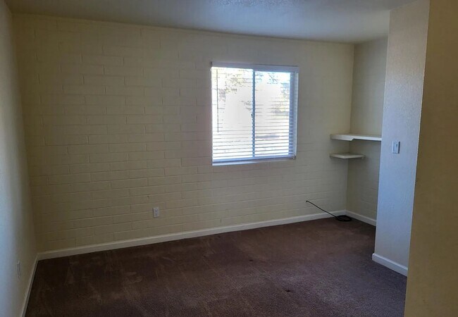 Building Photo - Cute Ranch Style 3 Bedroom, 2 Bath, On 4 A...