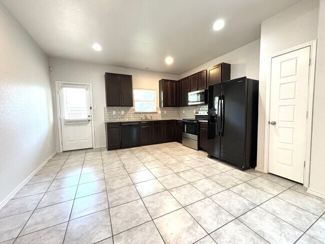 Building Photo - Gorgeous 1 story home with 4 Bedrooms!