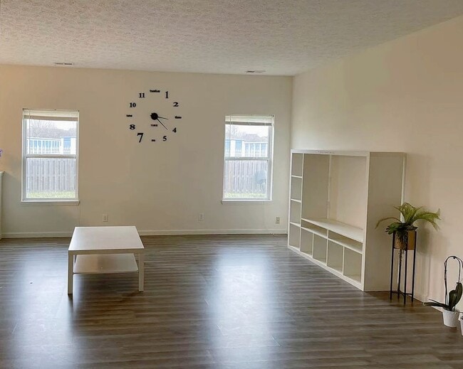 Building Photo - Cozy 3BD/2BA Fenced Yard