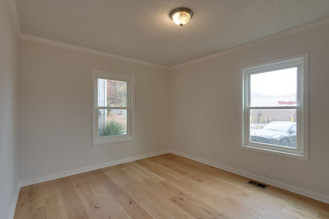 Building Photo - Two Bedroom Home For Rent!