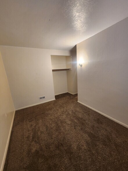 Building Photo - 1417 NW Carden Ave