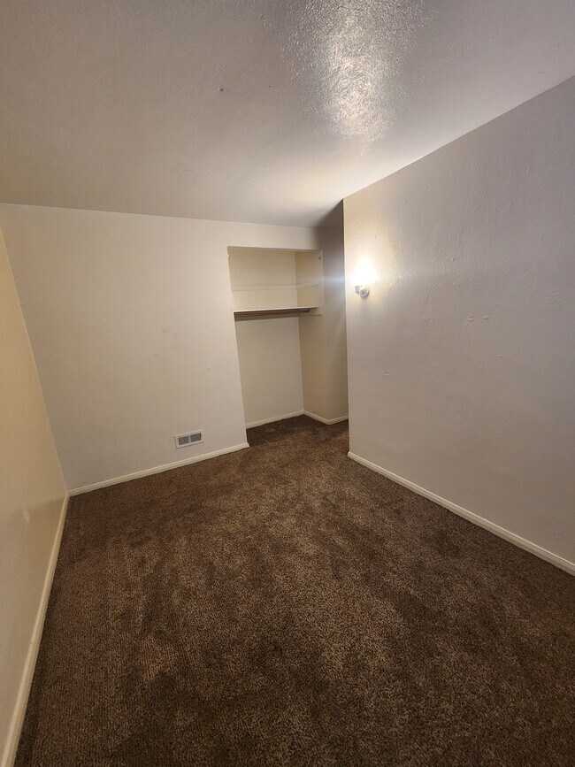 Building Photo - 1417 NW Carden Ave