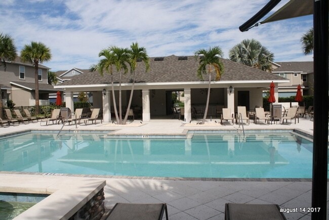 Building Photo - Large 3/3/2 Townhome Carrollwood