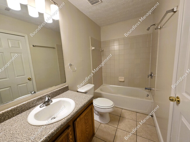 Building Photo - 1687 Thoms Dr NW