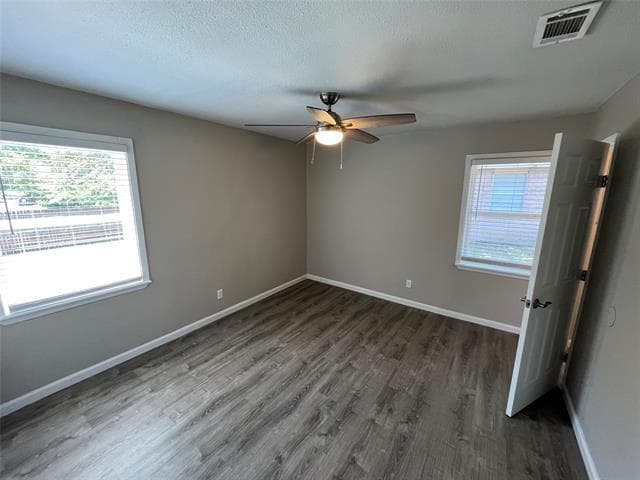 Building Photo - 323 N Cottonwood Dr