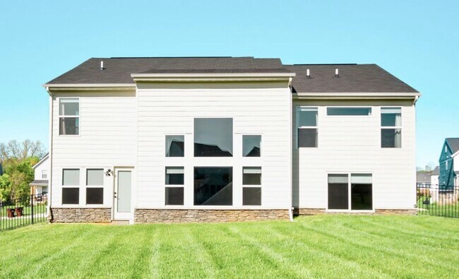 Building Photo - 15911 Long Meadow Way