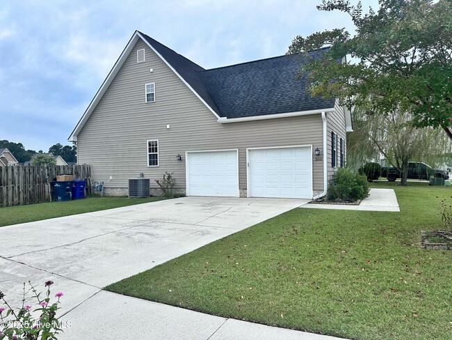 Building Photo - 300 Walkens Woods Ln