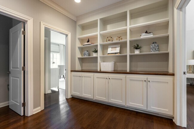 Building Photo - 7200 Ashcombe Ct