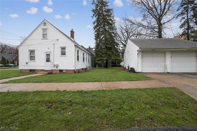 Building Photo - 1568 Parker Dr