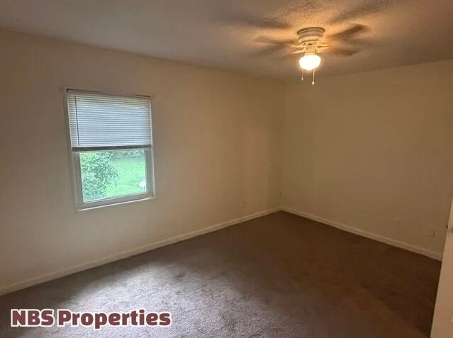 Building Photo - 867 N Gallaher View Rd