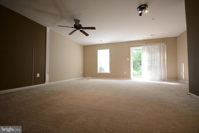 Building Photo - 421 Green Fern Cir