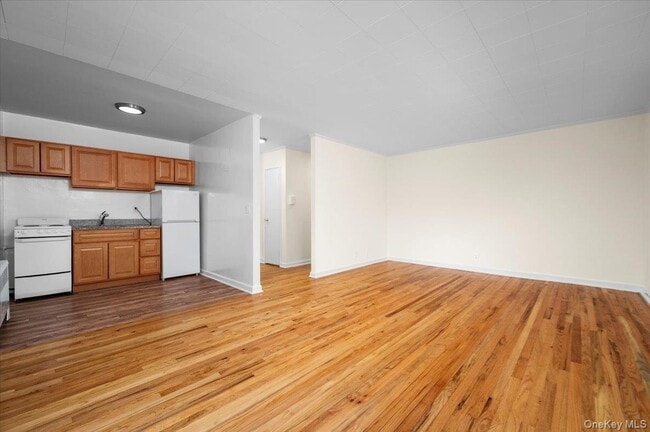 Building Photo - 437 Pelham Rd