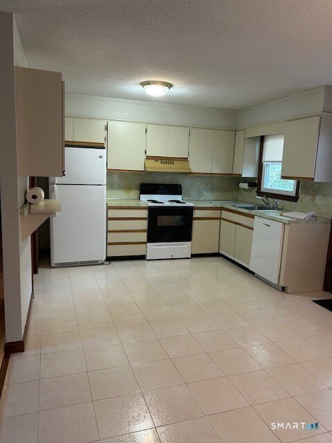 Building Photo - 93 Laurelwood Dr