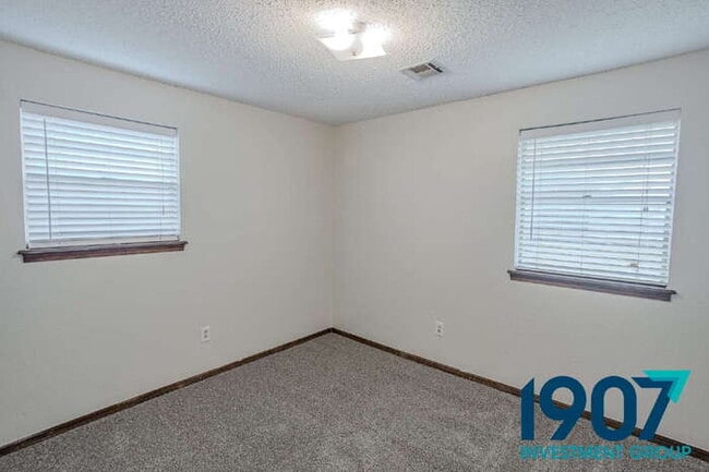 Building Photo - Charming 3-Bedroom Home in Moore with Spac...
