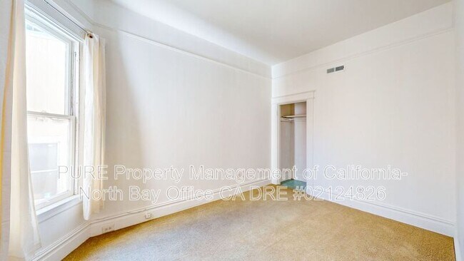 Building Photo - 28 Cunningham Pl