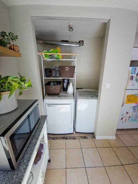 Building Photo - 2702 Mulford Cv