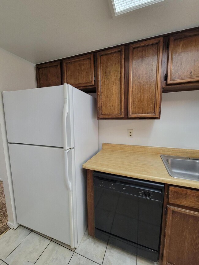 Building Photo - 7716 Iroquois Dr