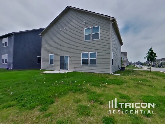 Building Photo - 2224 S Carlota Dr