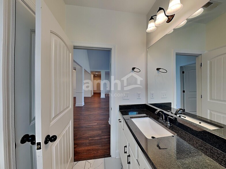 Building Photo - 776 Somersby Dr