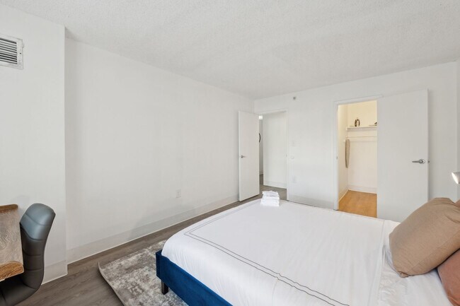 Building Photo - 1711 Bellevue Ave