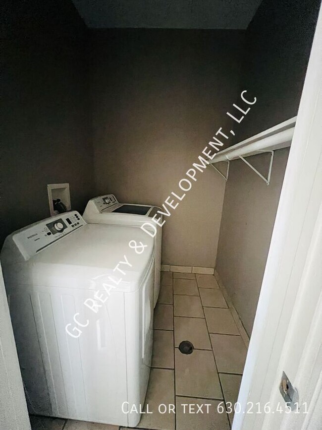 Building Photo - 6607 S Ellis-Unit 2