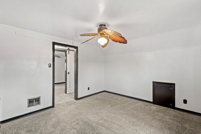 Building Photo - SCORE 50% OFF 1ST MONTH'S RENT IF SIGNED BY APRIL 3! Amazing 2 bedroom home in Clairton available...