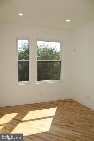 Building Photo - 3017 Ridge Ave