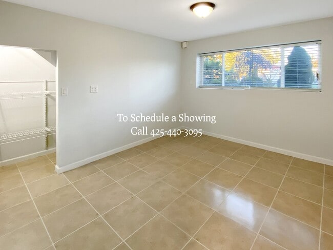 Building Photo - "Charming Bellevue Retreat: Spacious 2-Bed, 2-Bath with Finished Basement!"