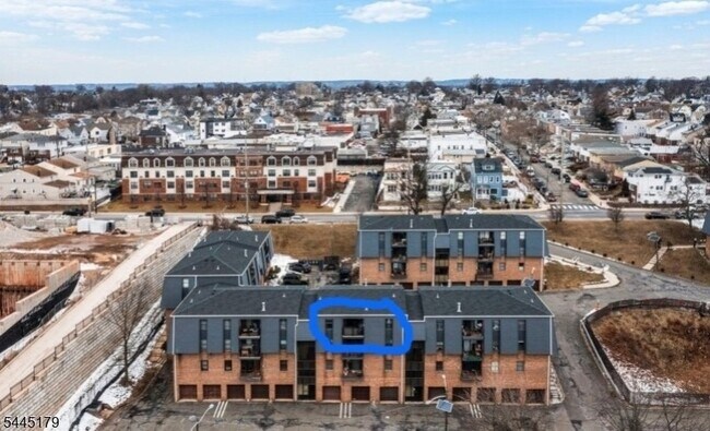 Building Photo - 700 Schuyler Ave