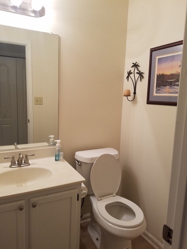 Building Photo - FANTASTIC TOWN HOME ON GREENBRIER FAIRWAYS GOLF COURSE!