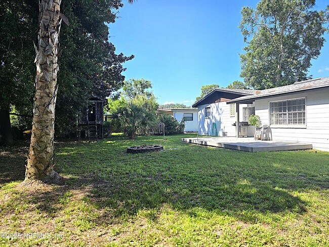 Building Photo - 3437 Lenczyk Dr W