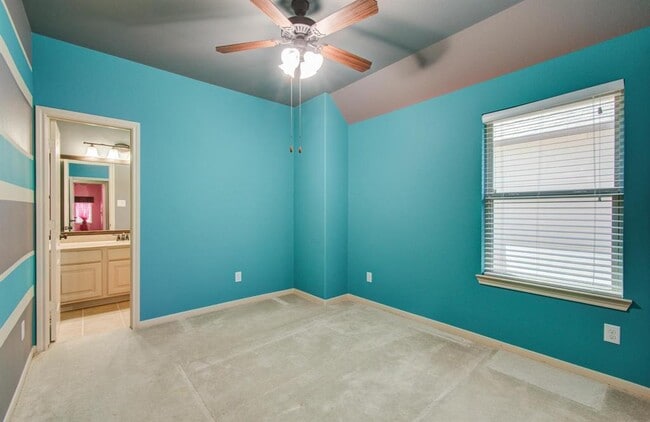 Building Photo - 4203 Scenic Valley Ln