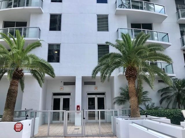 Building Photo - 1060 Brickell Ave