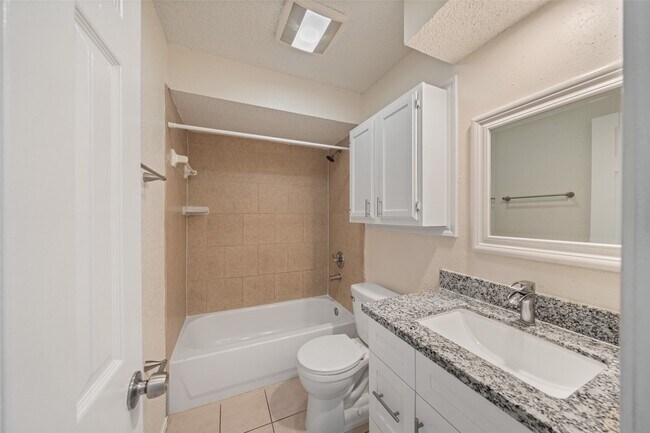 Building Photo - 2610 Lazy Spring Ct