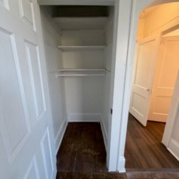 Building Photo - 600 N Hyde Park Ave