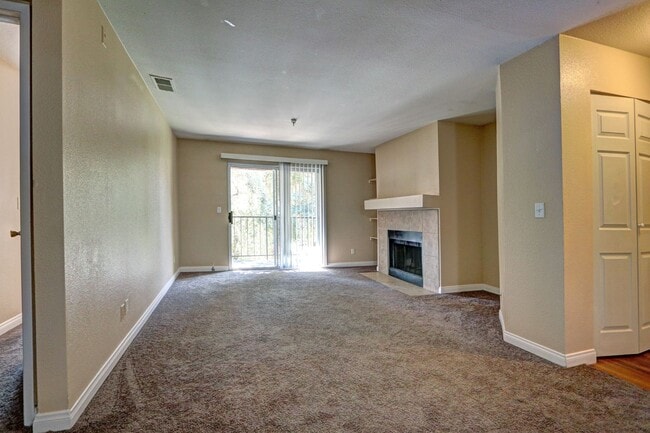 Building Photo - 2750 S Durango Dr