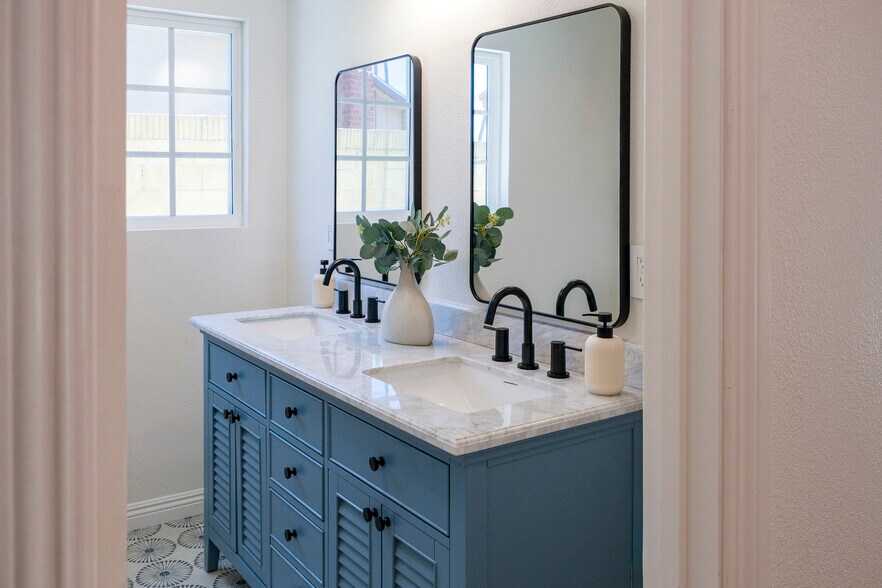 2nd Bathroom - 3151 E Radcliffe Ave