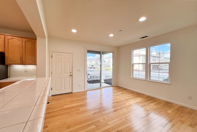 Building Photo - Three Bedroom Napa Home