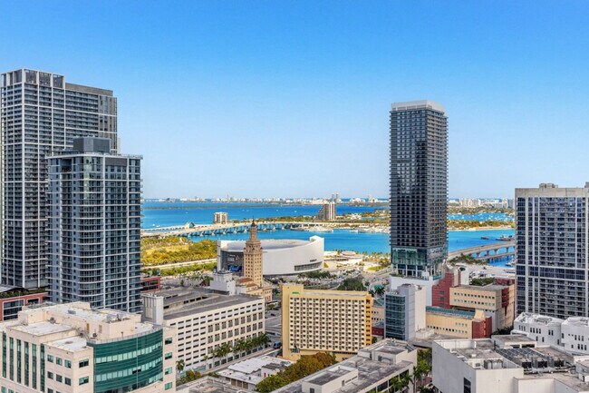 Building Photo - 225 N Miami Ave