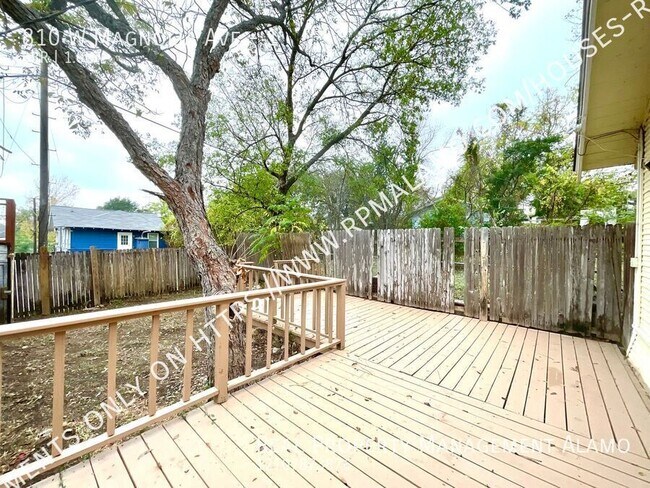 Building Photo - 810 W Magnolia Ave