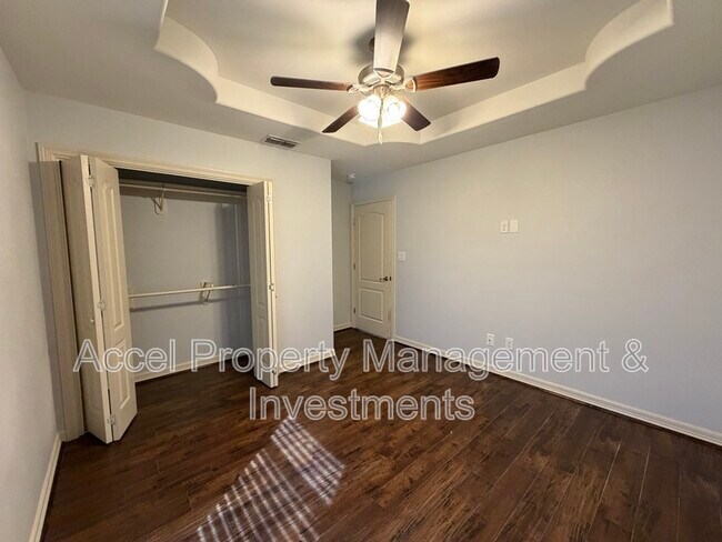 Building Photo - 1402 Mulberry Dr